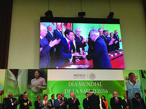 Jose L. Ramirez-Arias, MD (right) receives the Dr. Guillermo Soberón Acevedo Award for Institution Building from Mexico’s General Health Council (GHC). Jose L. Ramirez-Arias, MD (right) receives the Dr. Guillermo Soberón Acevedo Award for Institution Building from Mexico’s General Health Council (GHC).