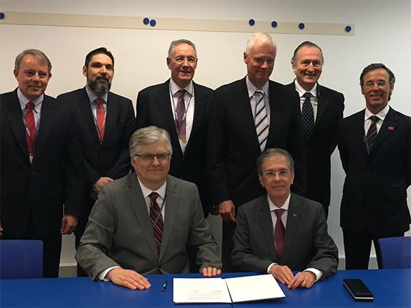 Front Row L to R: RSNA President Richard L. Ehman, MD, and SPR President Antonio Soares Souza, MD. Back Row L to R: RSNA Executive Director Mark Watson, SPR Chairman Antonio Jose da Rocha, MD, PhD, 2016 RSNA President Richard L. Baron, MD, RSNA Board Liaison for International Affairs James P. Borgstede, MD, SPR Scientific Director Renato Adam Mendonca, MD, and SPR Vice President Carlos Homsi, MD. Front Row L to R: RSNA President Richard L. Ehman, MD, and SPR President Antonio Soares Souza, MD. Back Row L to R: RSNA Executive Director Mark Watson, SPR Chairman Antonio Jose da Rocha, MD, PhD, 2016 RSNA President Richard L. Baron, MD, RSNA Board Liaison for International Affairs James P. Borgstede, MD, SPR Scientific Director Renato Adam Mendonca, MD, and SPR Vice President Carlos Homsi, MD.