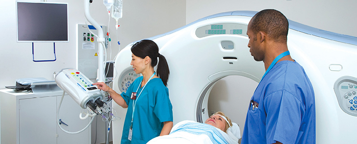 doctors-giving-patient-mri