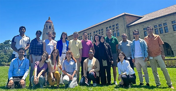 A group of individuals from the Daldrup-Link Lab at Stanford University pose outdoors