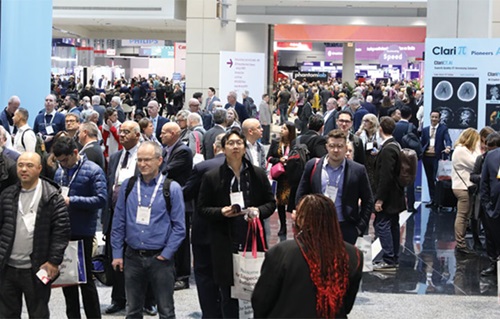 large crowd of radiology professionals in attendance at the RSNA annual meeting Technical Exhibits halls