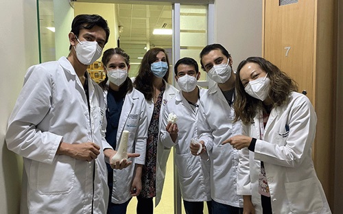 RSNA Ecuador GLC program directors with Hospital Metropolitano residents holding 3D printed pieces